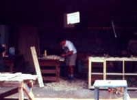 Alberto trabajando en la carpinteria de la Misión